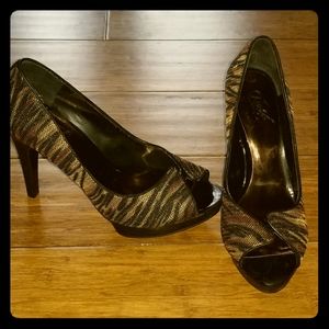Carlos Santana Size 8 pumps heels